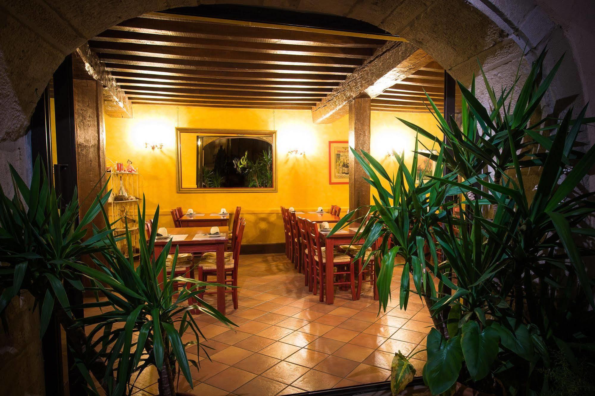 Hotel De La Halle Nolay  Exterior foto